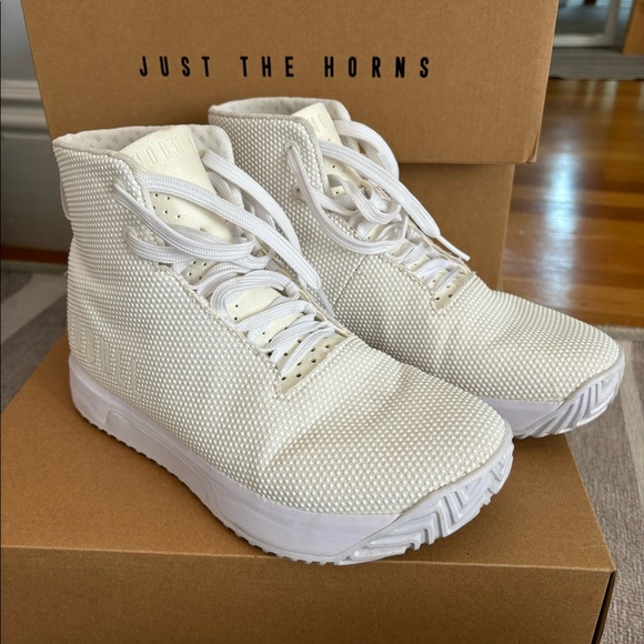 White Nobull Impact Trainer+ men’s 7.5 woman’s 9, excellent used condition! - Picture 2 of 6